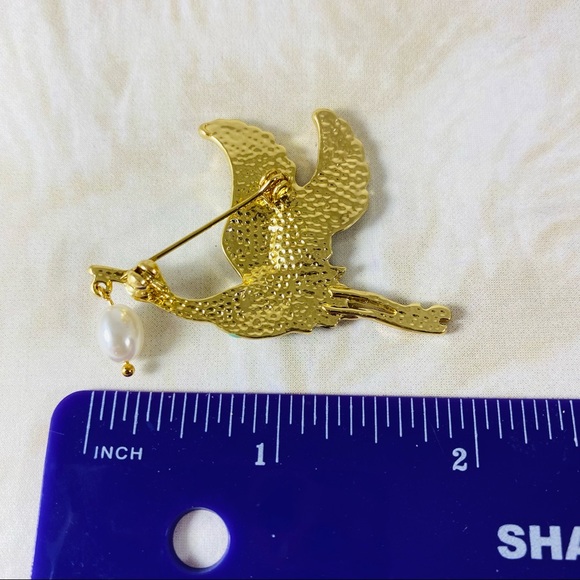 Beautiful little Japanese crane pin with a dangling Pearl in his beak. - Picture 2 of 3